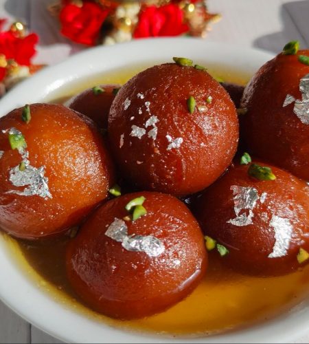 Gulab-Jamun-with-Milk-Powder